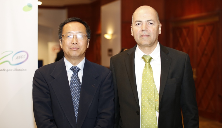 4. Wang Bin y Javier Velásquez.