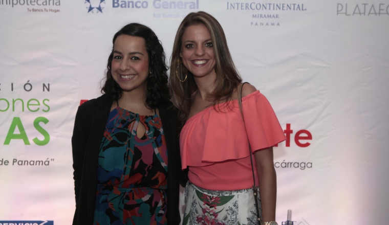 4. María Daniela Pérez y Gaby Smith.