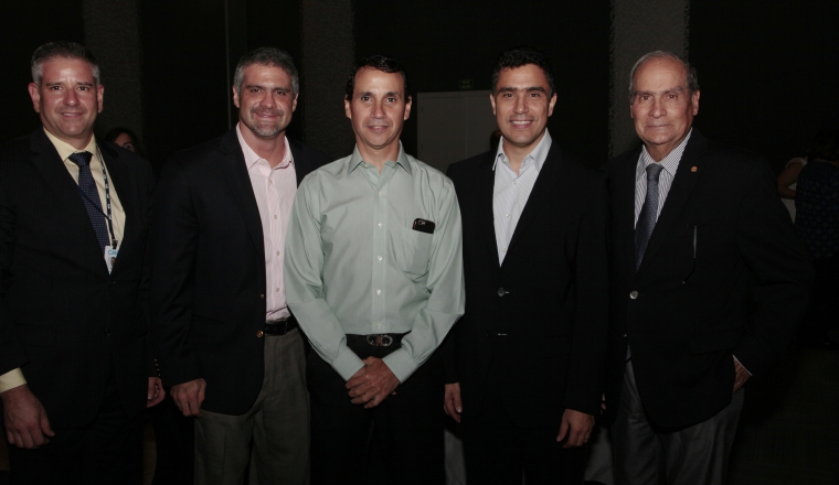 3.  Julio Arroyo, Raúl Chanis, Miguel Valdés, Rogelio Moreno y Rolando Chanis.