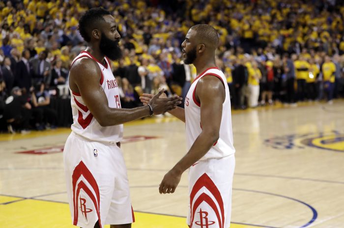 James Harden junto a Chris Paul. Foto AP