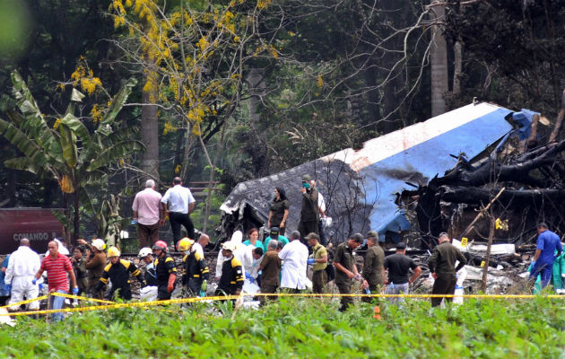 Los restos del avión que se estrelló. Foto: EFE 