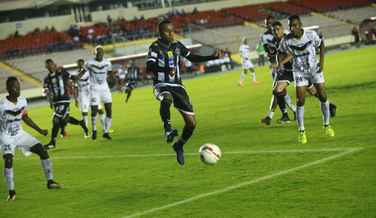 Marcos Sánchez (derecha) abrió el marcador. Marcos Sánchez (derecha) abrió el marcador. /Foto Anayansi Gamez