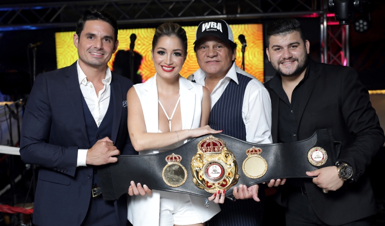 1. Robin Durán, Lyli Vargas, Roberto Durán y Roberto