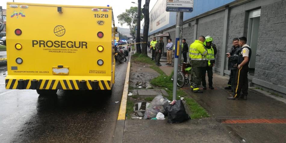 Autoridades colombianas inspeccionan el lugar del asalto. Foto tomada de la cuenta de Twitter de El Tiempo.