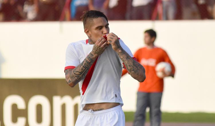 Paolo Guerrero es el líder que tendrá la selección de Perú dentro y fuera de la cancha en el Mundial de Rusia 2018. /Foto EFE