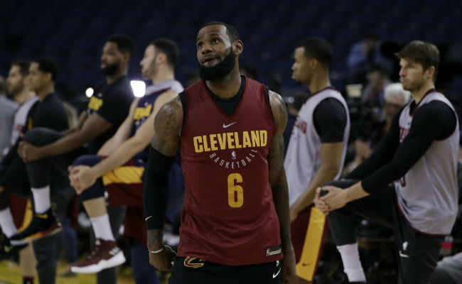 LeBron James en los entrenamientos de Cleveland. Foto:AP