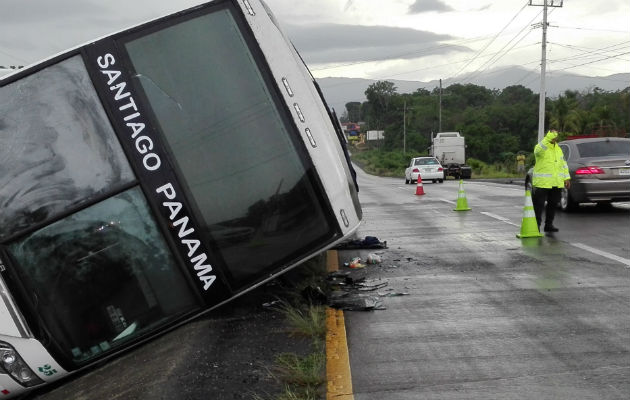 Así quedó el vehículo en la vía Interamericana.