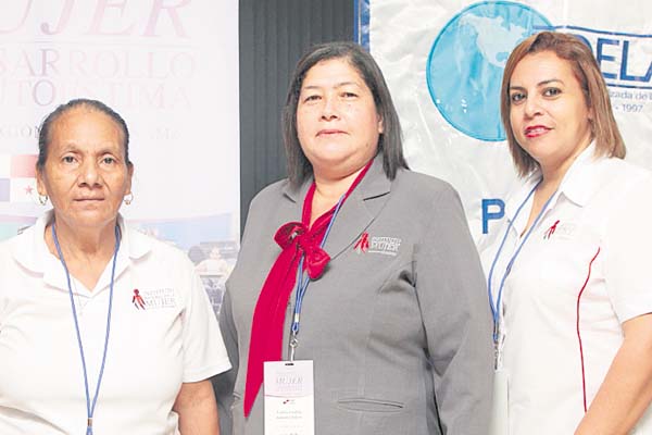 6.  Donaida González, Lesbia Saturno y Yazmina Torres.