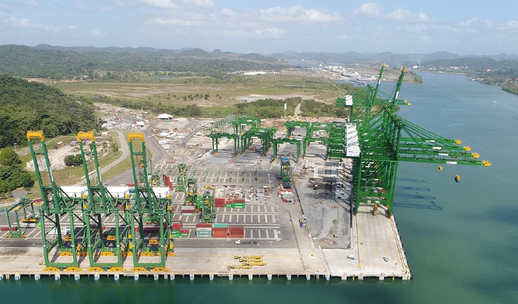 El contrato ley  autoriza la construcción de un puerto en Rodman  por parte  de la empresa PSA Panamá. /Foto Archivo