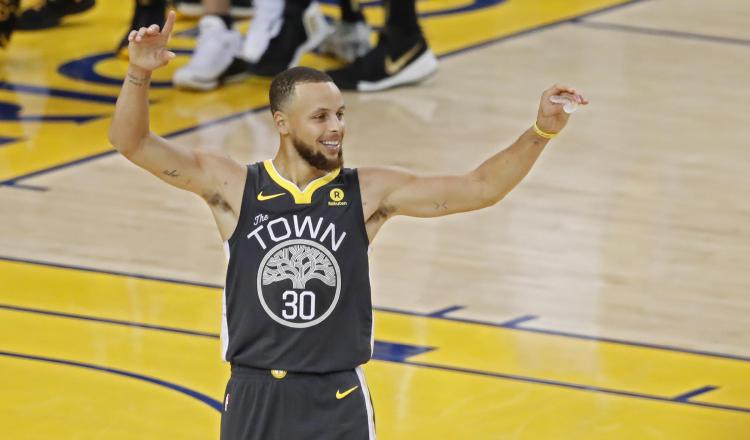 Curry hizo lo que quiso el domingo. /Foto AP