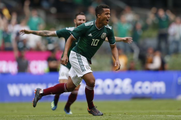 Giovani dos Santos, uno de los jugadores señalados por la revista que estuvo en la fiesta. Foto AP