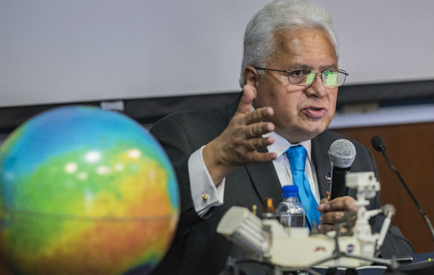 Rafael Navarro durante una rueda de prensa en Ciudad de México. FOTO/EFE