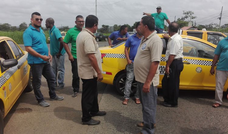 La protesta de los taxistas surge a consecuencia de la proliferación de los taxis piratas que los afecta.  Fotos: Eric Ariel Montenegro