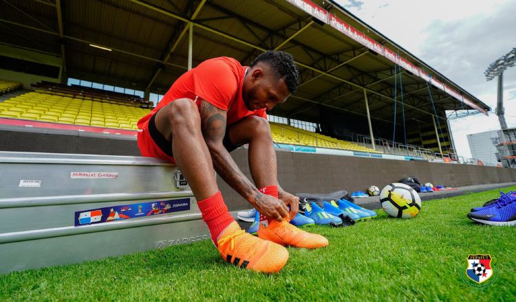 Alberto Quintero trabaja su lesión en el campamento de Panamá en Saransk (Rusia).  Fepafut