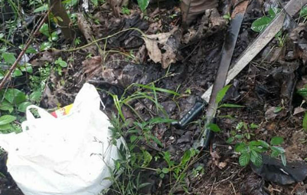 Utilizaron un machete ya ramas de fuego para amenazar a la familia durante el robo. Foto/Diómedes Sánchez