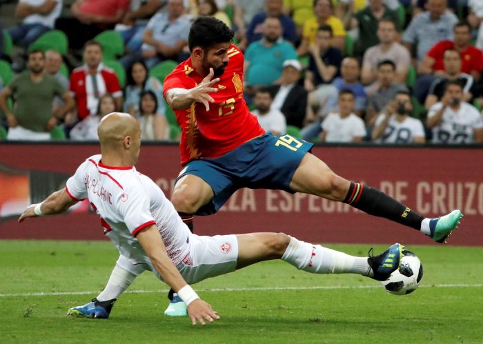 Acción del partido entre Túnez y España. Foto EFE