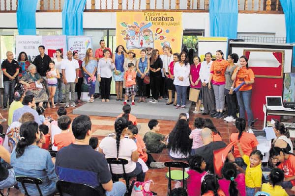 Durante una de las jornadas de cuentacuentos. /Foto Cortesía.