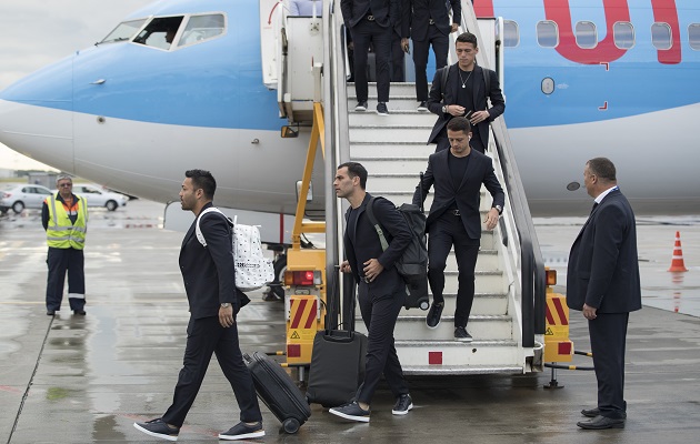 Jugadores mexicanos, en su llegada a Rusia. Foto AP