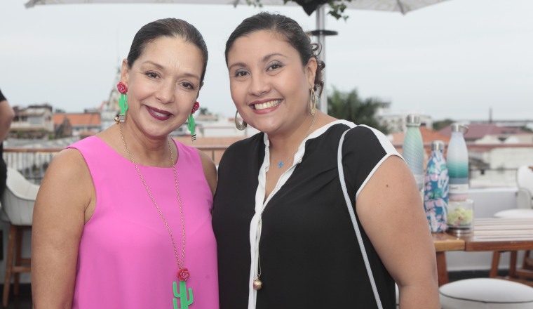 4. Marielena Roux y María Victoria Mendoza.