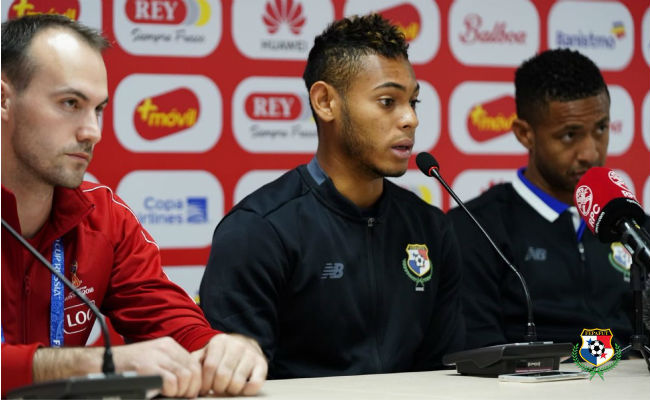 Ismael Díaz e la rueda de prensa. Foto: Fepafut