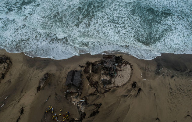 Vista de algunos restaurantes que fueron afectados. Foto: EFE 