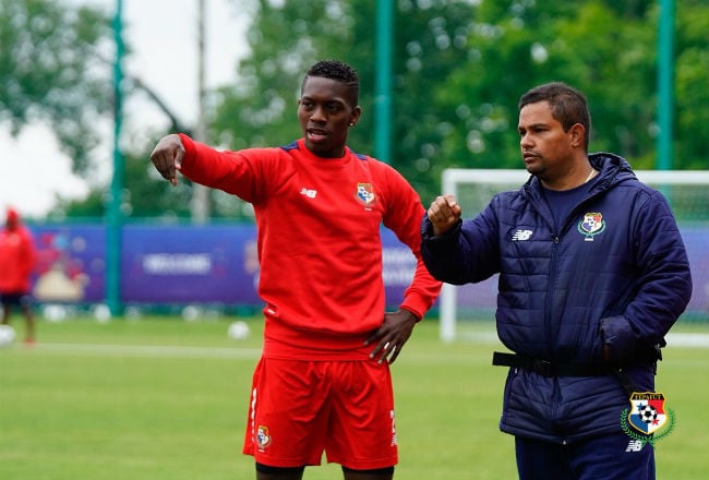 El técnico conversó con él durante la práctica de hoy / Fepafut