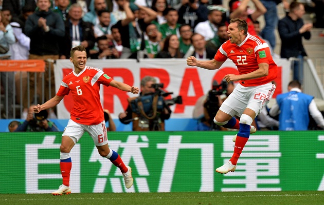 Chéryshev y Dzyuba celebrando el 3-0. Foto EFE