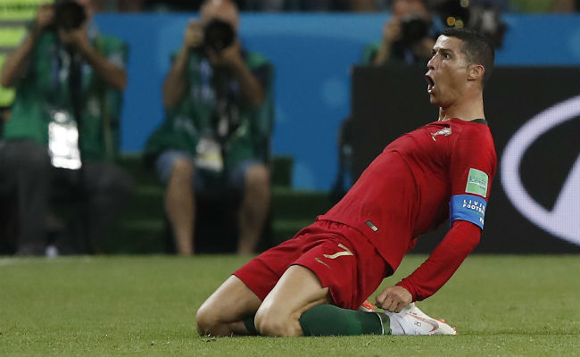 Cristiano Ronaldo festeja el segundo gol de Portugal. Foto:AP