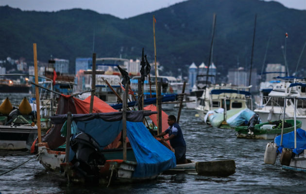 En Guerrero los pescadores se preparan para otra tormenta tropical. FOTO/EFE