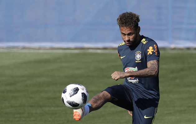 Neymar Jr. en un entrenamiento de la selección brasileña. Foto EFE