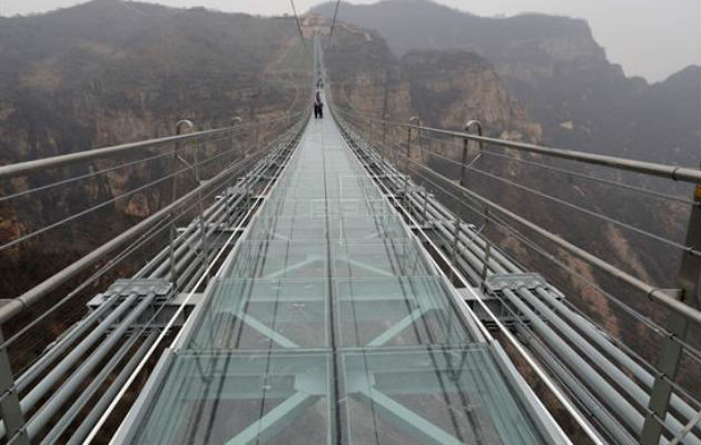 El puente, no cuenta con un cable que sirva de estructura estabilizadora. Foto: EFE