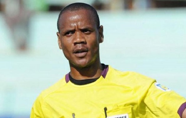 Janny Sikazwe durante un juego.
