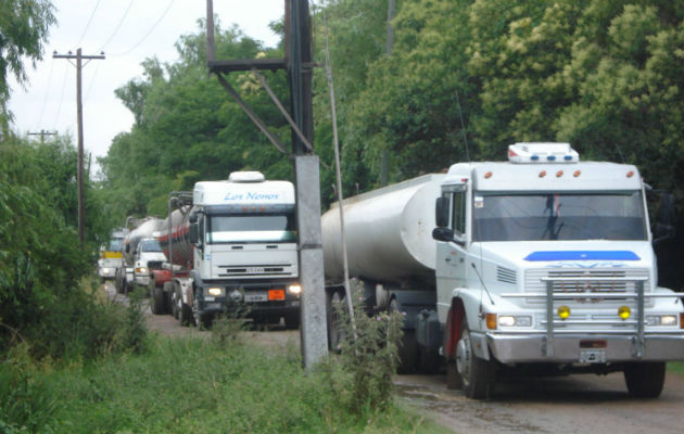 Camioneros  proceden a movilizarse de manera lenta 