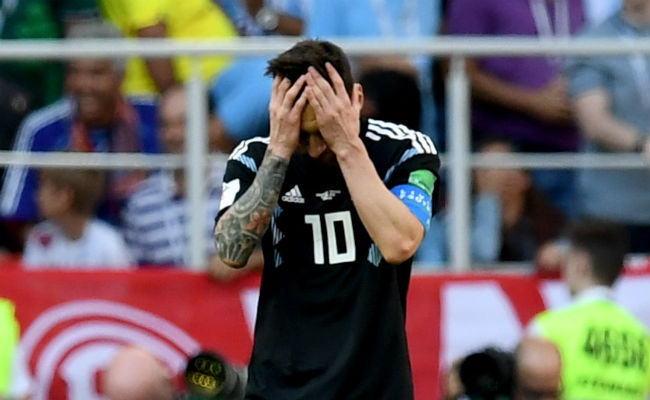 Messi se lamenta. Foto:AP