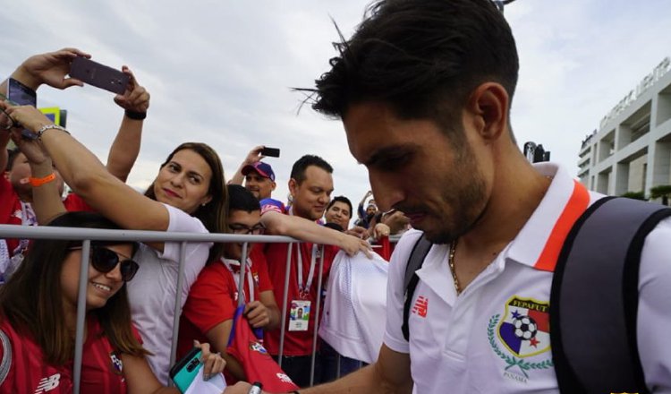 Los fanáticos panameños les dieron la bienvenida a los suyos. /Foto Fepafut