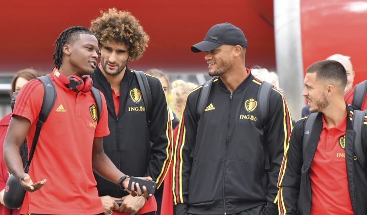 Vincent Kompany (con la gorra) arrastra una molestia en la ingle y no ha podido entrenar de manera regular. /Foto AP