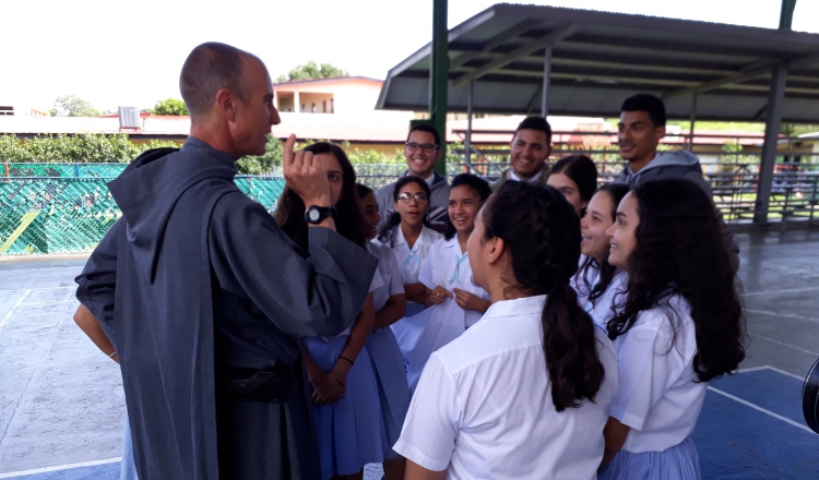 Sacerdote Juan Miguel FotoThays Domínguez