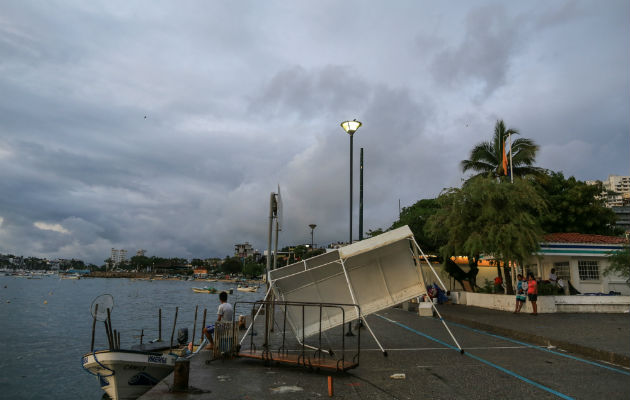 El balneario de Acapulco se resintió del embate de Carlotta