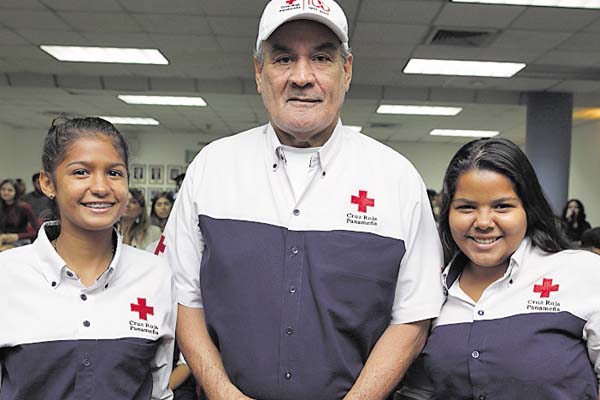 6. Fernanda Bolívar, Rómulo Bethancourt y Yairis Bonilla.