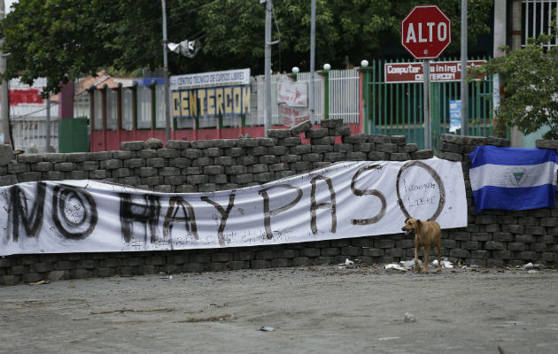 Una barricada en una calle de Managua. Fotos: ACAN-EFE