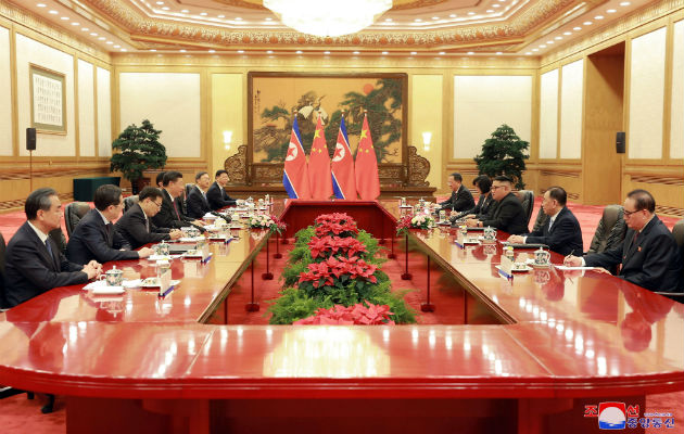 Reunión entre Kim Jong-un y el presidente de China Xi Jinping. FOTO/EFE