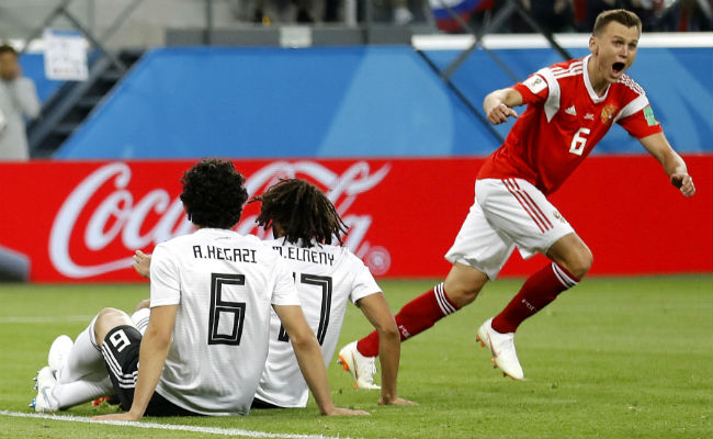 Denis Cheryshev festeja el segundo gol de Rusia. Foto:AP