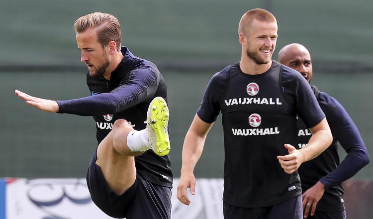 Harry Kane se entrena con la selección inglesa en Zelenogorsk. /Foto EFE