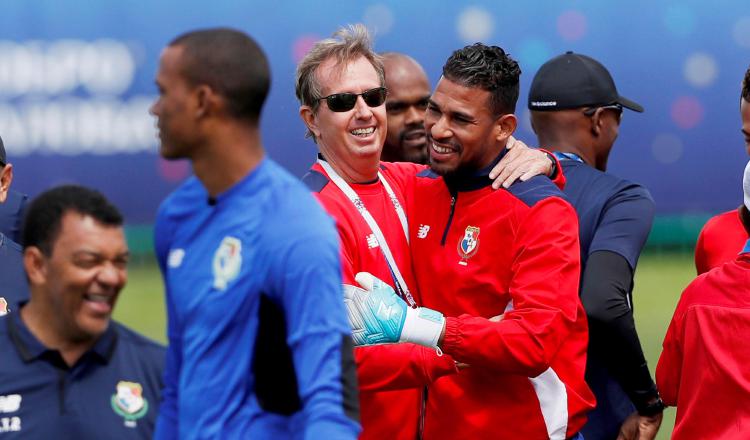 Gary Stempel y Jorge Dely hablaron con los jugadores durante la sesión de entrenamientos que se realizó ayer en  el Sport School of Olympics de Saransk.