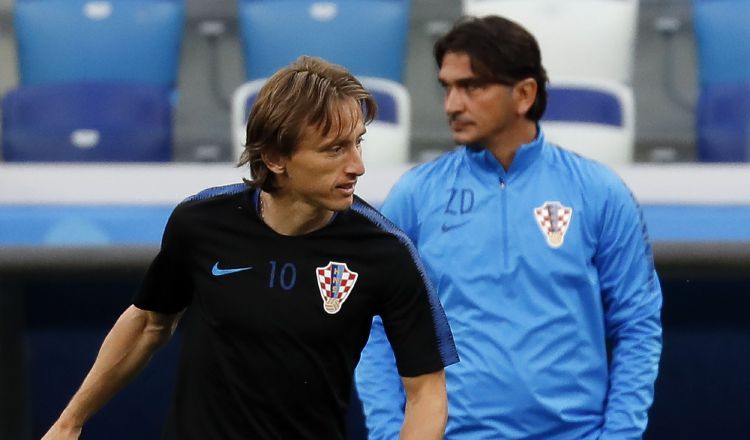 Modric junto a Zlatko  Dalic. EFE