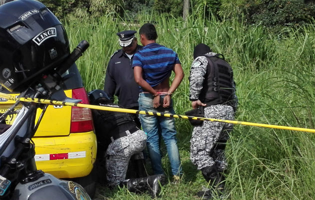 Unidades policiales sorprendieron a los sujetos. Foto: Eric Ariel Montenegro. 