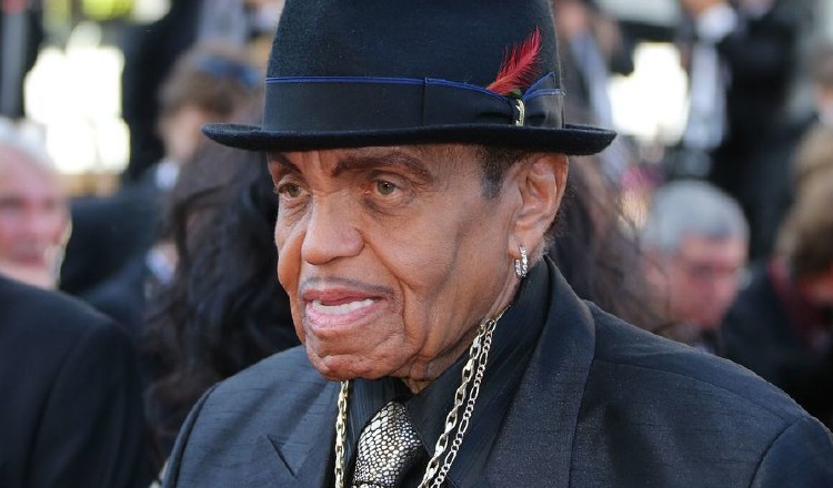 Joe Jackson, padre de Michael Jackson, se encuentra en sus últimos momentos de vida. /Foto AFP