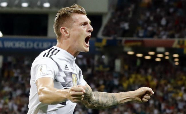 Toni Kroos festeja su gol. Foto:AP