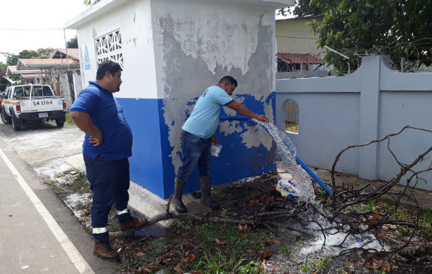 El Idaan realiza pruebas de aguas que presuntamente certifican la calidad de agua,