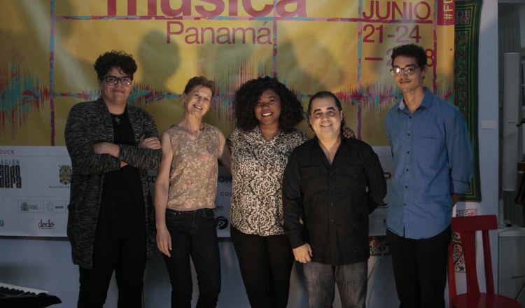 1. Leonardo Gracia, Sylvia Benassy, Jacke Plummer, Yigo Sugasti y Andrés Del Busto.